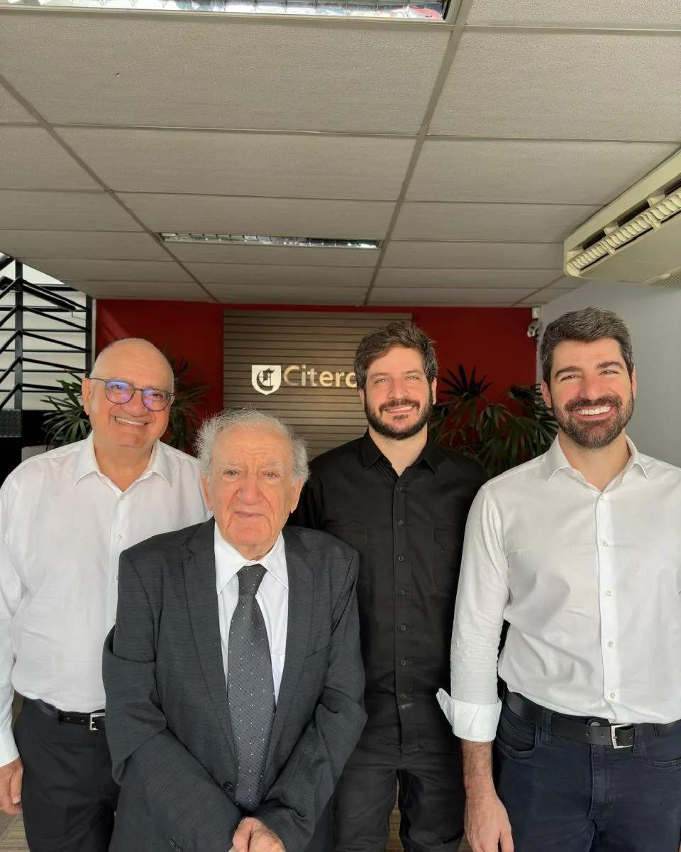 As três gerações da família na sede da Citerol: René, René Junior, René Neto e André